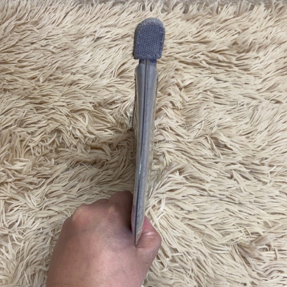 Fondation Louis Vuitton Grey Zipper Pouch - Picture 7 of 8